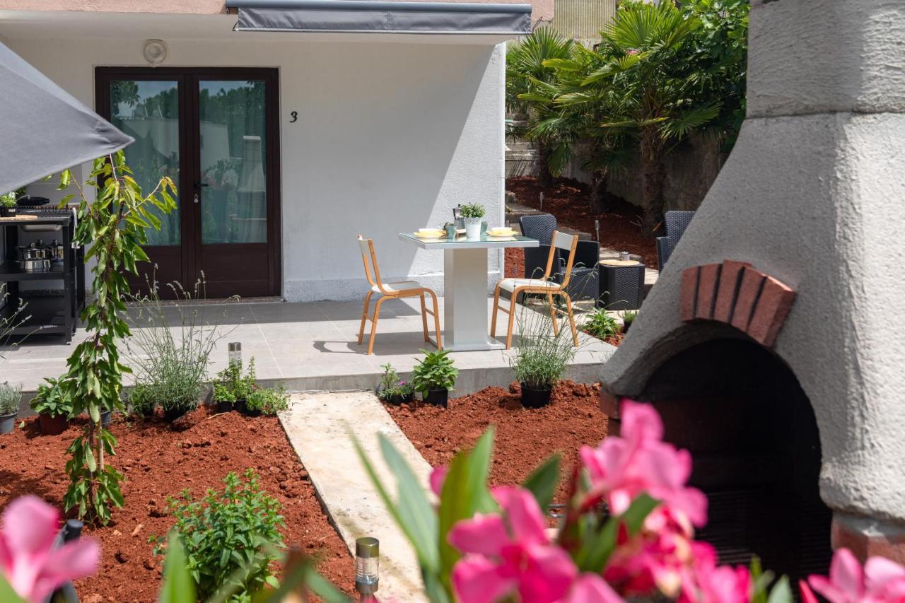 Oleander Apartment Malinska Exterior photo