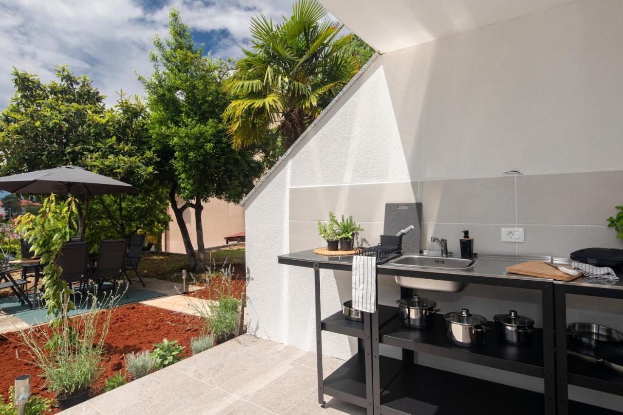 Oleander Apartment Malinska Exterior photo