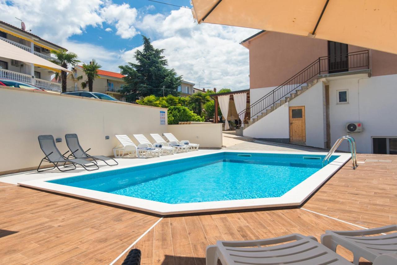 Oleander Apartment Malinska Exterior photo