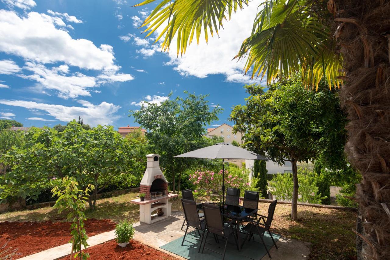 Oleander Apartment Malinska Exterior photo