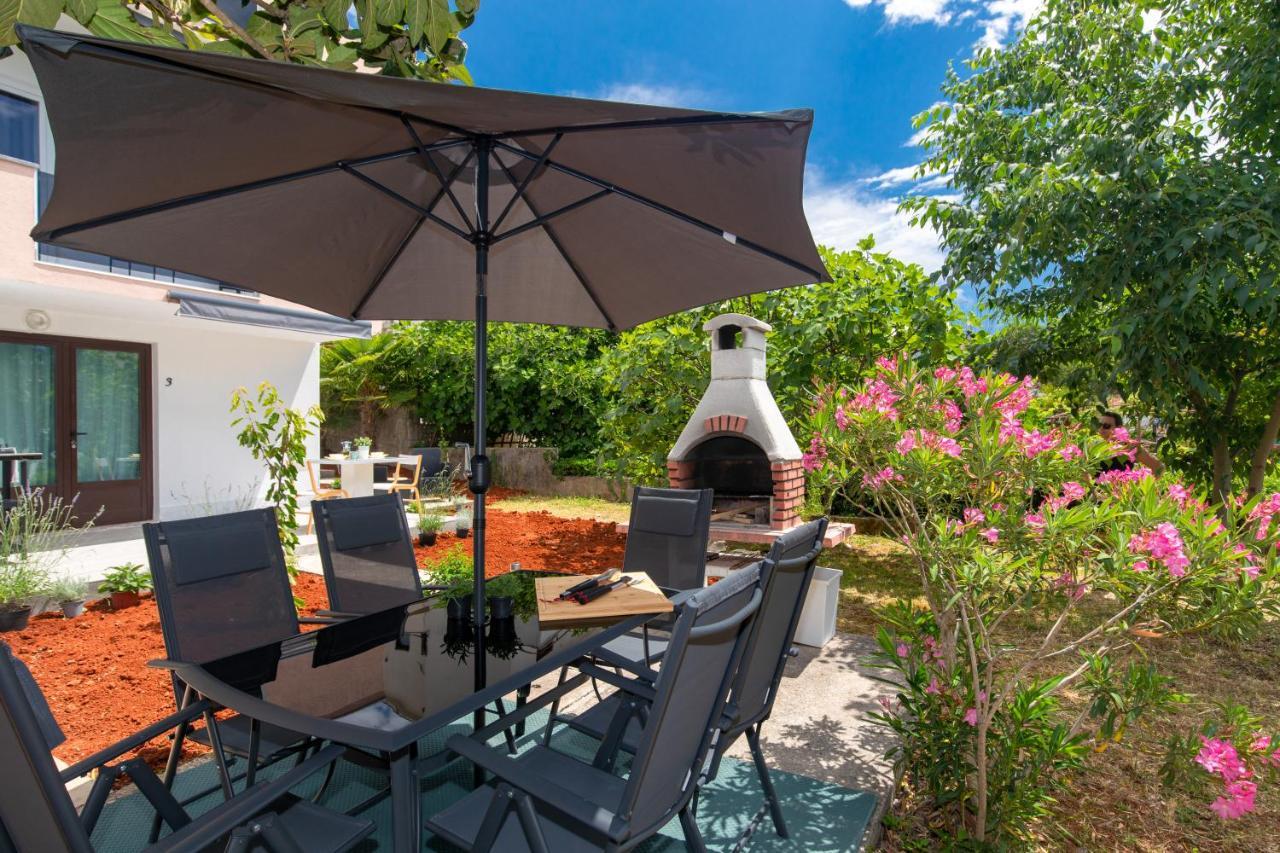Oleander Apartment Malinska Exterior photo