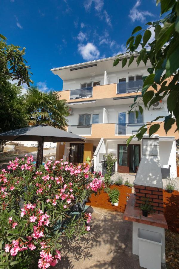 Oleander Apartment Malinska Exterior photo