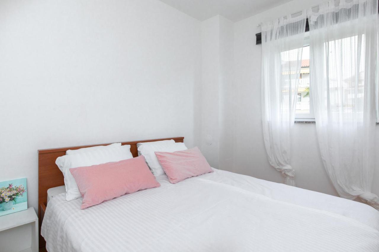 Oleander Apartment Malinska Exterior photo