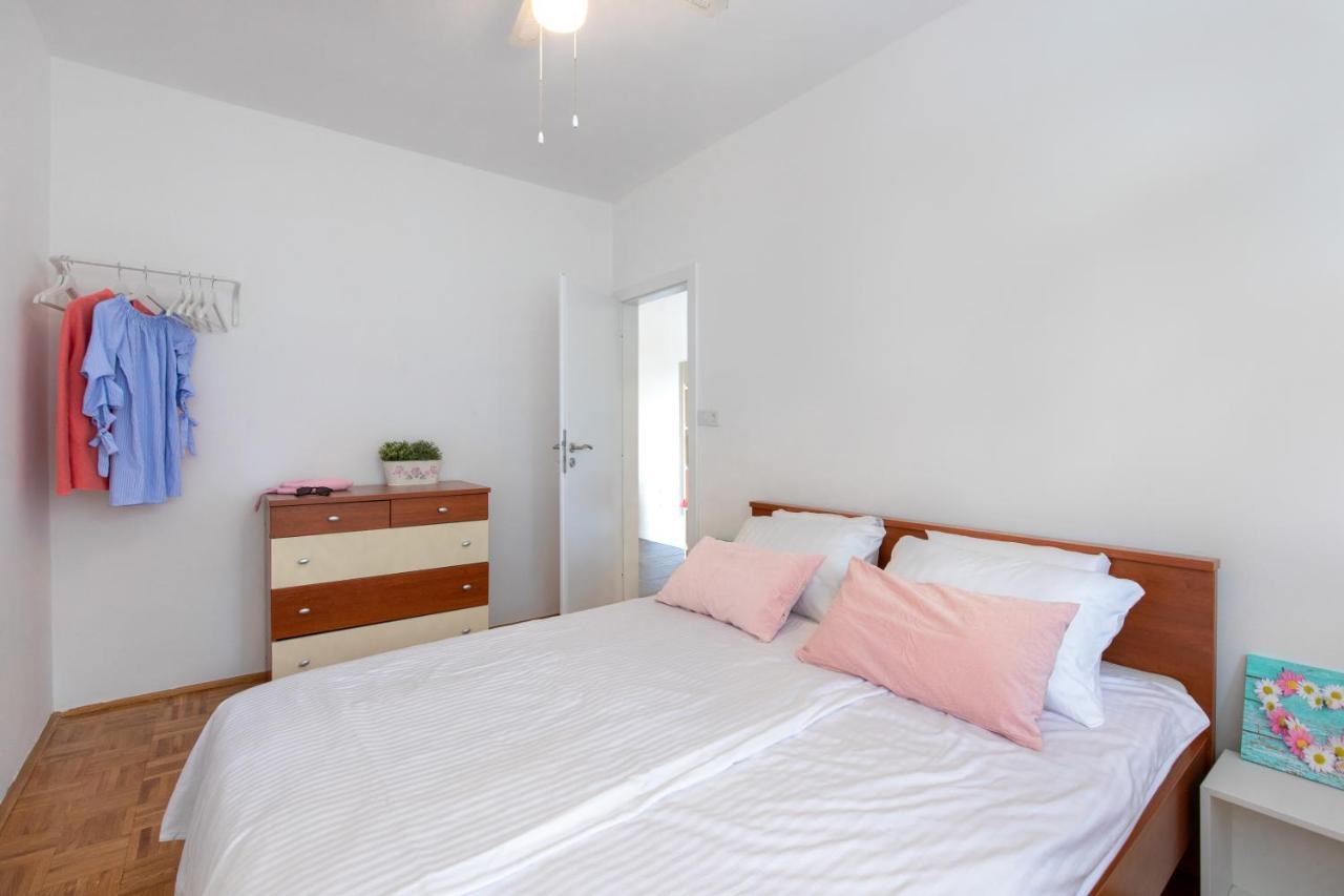 Oleander Apartment Malinska Exterior photo