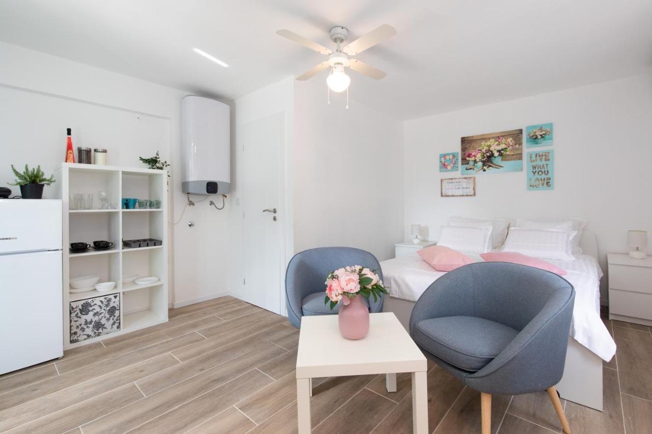 Oleander Apartment Malinska Exterior photo